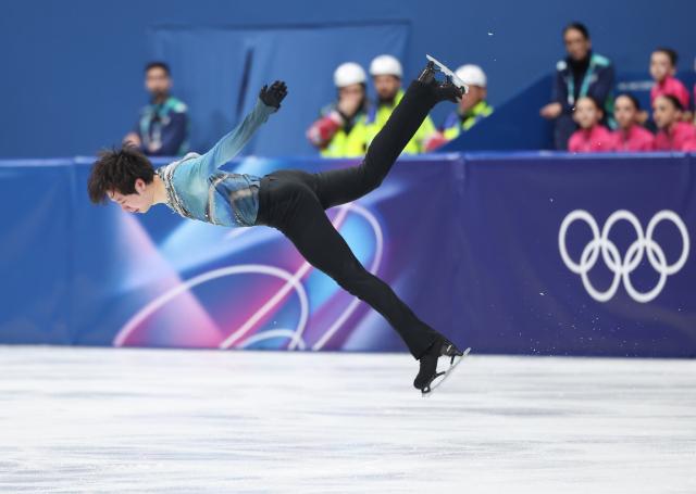 (260210) -- MILAN, Feb. 10, 2026 (Xinhua) -- Jin Boyang of China competes during the short program competition of figure skating men single skating at the Milan-Cortina 2026 Olympic Winter Games in Milan, Italy, Feb. 10, 2026. (Xinhua/Li Ming)