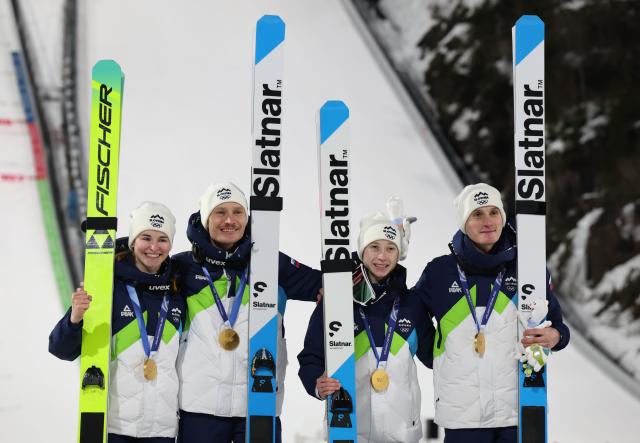 (260210) -- PREDAZZO, Feb. 10, 2026 (Xinhua) -- Gold medalists Anze Lanisek, Domen Prevc, Nika Prevc and Nika Vodan of Slovenia pose for a photo during the awarding ceremony of the ski jumping mixed team match at the Milan-Cortina 2026 Olympic Winter Games in Predazzo, Italy, Feb. 10, 2026. (Xinhua/Huang Wei)