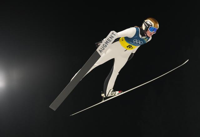 (260210) -- PREDAZZO, Feb. 10, 2026 (Xinhua) -- Eirin Maria Kvandal of Norway competes during the 1st round match of ski jumping mixed team at the Milan-Cortina 2026 Olympic Winter Games in Predazzo, Italy, Feb. 10, 2026. (Xinhua/Meng Yongmin)