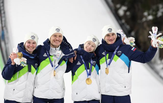 (260210) -- PREDAZZO, Feb. 10, 2026 (Xinhua) -- Gold medalists Anze Lanisek, Domen Prevc, Nika Prevc and Nika Vodan of Slovenia pose for a photo during the awarding ceremony of the ski jumping mixed team match at the Milan-Cortina 2026 Olympic Winter Games in Predazzo, Italy, Feb. 10, 2026. (Xinhua/Huang Wei)