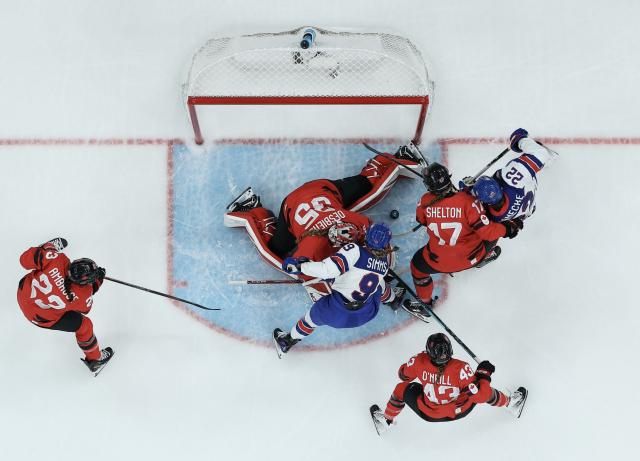 (260210) -- MILAN, Feb. 10, 2026 (Xinhua) -- Ella Shelton (2nd R) of Canada vies with Tessa Janecke of the United States (1st R) during the ice hockey women's preliminary round group A match between Canada and the United States at the Milan-Cortina 2026 Olympic Winter Games in Milan, Italy, Feb. 10, 2026. (Xinhua/Zhang Haofu)