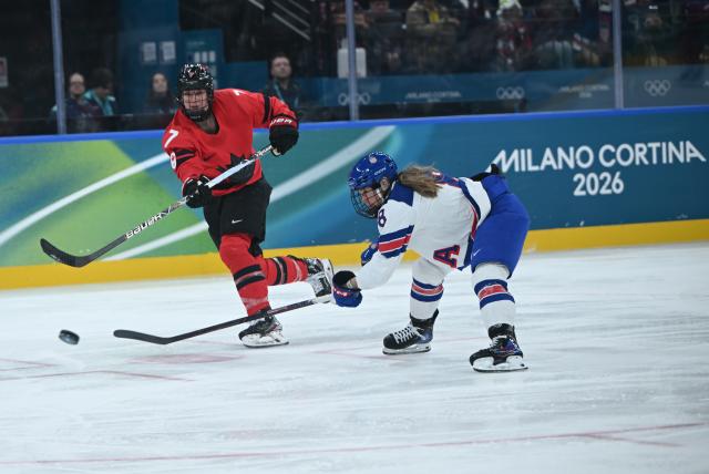 (260210) -- MILAN, Feb. 10, 2026 (Xinhua) -- Laura Stacey (L) of Canada shoots during the ice hockey women's preliminary round group A match between Canada and the United States at the Milan-Cortina 2026 Olympic Winter Games in Milan, Italy, Feb. 10, 2026. (Xinhua/Zhang Haofu)