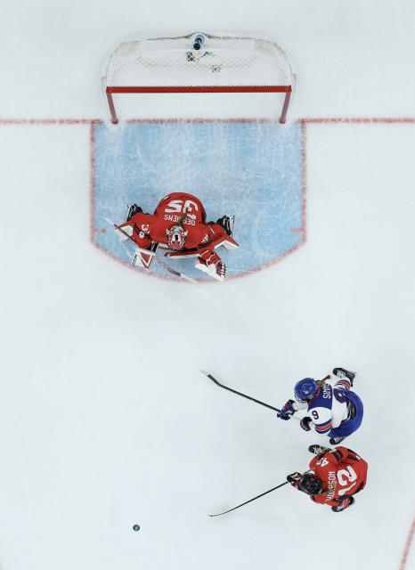 (260210) -- MILAN, Feb. 10, 2026 (Xinhua) -- Claire Thompson (bottom) of Canada vies with Kirsten Simms of the United States during the ice hockey women's preliminary round group A match between Canada and the United States at the Milan-Cortina 2026 Olympic Winter Games in Milan, Italy, Feb. 10, 2026. (Xinhua/Zhang Haofu)
