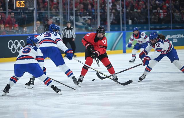(260210) -- MILAN, Feb. 10, 2026 (Xinhua) -- Ella Shelton (C) of Canada breaks through during the ice hockey women's preliminary round group A match between Canada and the United States at the Milan-Cortina 2026 Olympic Winter Games in Milan, Italy, Feb. 10, 2026. (Xinhua/Zhang Haofu)