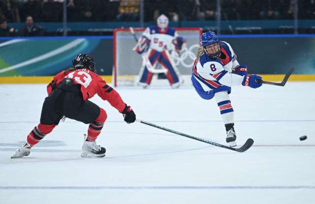 (260210) -- MILAN, Feb. 10, 2026 (Xinhua) -- Kristin O'Neill (L) of Canada vies with Haley Winn of the United States during the ice hockey women's preliminary round group A match between Canada and the United States at the Milan-Cortina 2026 Olympic Winter Games in Milan, Italy, Feb. 10, 2026. (Xinhua/Zhang Haofu)