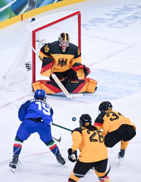 (260211) -- MILAN, Feb. 11, 2026 (Xinhua) -- Goalkeeper Sandra Abstreiter (Top) of Germany competes during the ice hockey women's preliminary round group B match between Germany and Italy of the Milan-Cortina 2026 Olympic Winter Games in Milan, Italy, Feb. 10, 2026. (Xinhua/Tao Xiyi)
