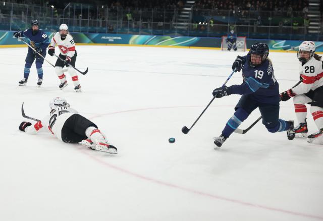 (260211) -- MILAN, Feb. 11, 2026 (Xinhua) -- Ida Kuoppala (2nd R) of Finland breaks through during the ice hockey women's preliminary round group A match between Finland and Switzerland of the Milan-Cortina 2026 Olympic Winter Games in Milan, Italy, Feb. 10, 2026. (Xinhua/Wang Kaiyan)