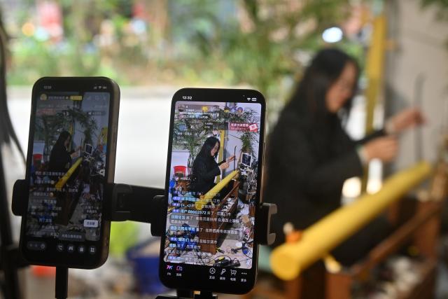 (260211) -- DONGXING, Feb. 11, 2026 (Xinhua) -- Su Haizhen introduces Duxianqin to audience via live-streaming in Dongxing City, south China's Guangxi Zhuang Autonomous Region, Feb. 7, 2026. On Jintan Beach in Dongxing City of south China's Guangxi Zhuang Autonomous Region, Su Haizhen plays the Duxianqin, or single-stringed musical instrument, showcasing the unique charm of the Jing ethnic group's special instrument.
   The Jing people are among China's smaller ethnic minority groups, and the only one whose economy is primarily based on marine fishing. They mainly reside in Dongxing City of Guangxi. Duxianqin is a distinctive ethnic instrument of Dongxing's Jing community. With just one string and one lever, it can produce six registers and three octaves. In 2011, the Duxianqin art of Jing people was listed as one of the national intangible cultural heritages in China. 
   Su Haizhen, a Jing native from Dongxing who grew up by the sea, comes from a family that has been dedicated to preserving Jing culture since her grandfather's generation. In 1987, she began formally studying to play the Duxianqin. Today, she is a regional-level representative inheritor of the Duxianqin art of Jing people in the autonomous region. Over nearly four decades of research, inheriting, and development of the instrument, Su has been continuously refining her playing skills while improving the instrument's craftsmanship and exploring innovative performance styles. She is also committed to nurturing more enthusiasts and inheritors of the art.
   In 2023, after becoming a member of the National Committee of the Chinese People's Political Consultative Conference, Su Haizhen felt a stronger sense of mission and responsibility to preserve and promote China's traditional culture. While advocating for Duxianqin education in schools, she has been exploring ways to further highlight the cultural appeal of the art. Leveraging Dongxing's geographical proximity to Vietnam, she aims to foster deeper cultural exchanges and cooperation between China and ASEAN countries like Vietnam. (Xinhua/Lu Boan)