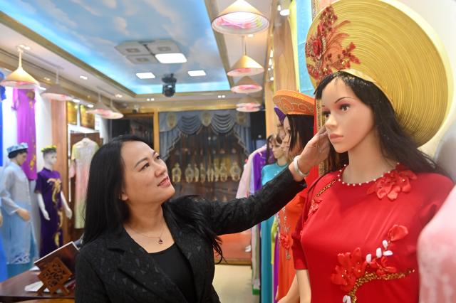 (260211) -- DONGXING, Feb. 11, 2026 (Xinhua) -- Su Haizhen checks the traditional attire which is worn when playing the Duxianqin in Dongxing City, south China's Guangxi Zhuang Autonomous Region, Feb. 7, 2026. On Jintan Beach in Dongxing City of south China's Guangxi Zhuang Autonomous Region, Su Haizhen plays the Duxianqin, or single-stringed musical instrument, showcasing the unique charm of the Jing ethnic group's special instrument.
   The Jing people are among China's smaller ethnic minority groups, and the only one whose economy is primarily based on marine fishing. They mainly reside in Dongxing City of Guangxi. Duxianqin is a distinctive ethnic instrument of Dongxing's Jing community. With just one string and one lever, it can produce six registers and three octaves. In 2011, the Duxianqin art of Jing people was listed as one of the national intangible cultural heritages in China. 
   Su Haizhen, a Jing native from Dongxing who grew up by the sea, comes from a family that has been dedicated to preserving Jing culture since her grandfather's generation. In 1987, she began formally studying to play the Duxianqin. Today, she is a regional-level representative inheritor of the Duxianqin art of Jing people in the autonomous region. Over nearly four decades of research, inheriting, and development of the instrument, Su has been continuously refining her playing skills while improving the instrument's craftsmanship and exploring innovative performance styles. She is also committed to nurturing more enthusiasts and inheritors of the art.
   In 2023, after becoming a member of the National Committee of the Chinese People's Political Consultative Conference, Su Haizhen felt a stronger sense of mission and responsibility to preserve and promote China's traditional culture. While advocating for Duxianqin education in schools, she has been exploring ways to further highlight the cultural appeal of the art. Leveraging Dongxing's geographical proximity to Vietnam, she aims to foster deeper cultural exchanges and cooperation between China and ASEAN countries like Vietnam. (Xinhua/Lu Boan)