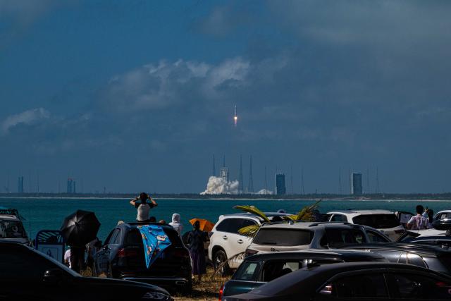 (260211) -- WENCHANG, Feb. 11, 2026 (Xinhua) -- A low-altitude demonstration and verification flight test for the Long March-10 carrier rocket and a maximum dynamic pressure abort flight test for the new-generation crewed spaceship system Mengzhou are successfully conducted at the Wenchang Spacecraft Launch Site in south China's Hainan Province, Feb. 11, 2026. (Xinhua/Pu Xiaoxu)