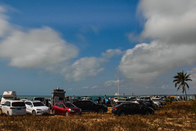 (260211) -- WENCHANG, Feb. 11, 2026 (Xinhua) -- A low-altitude demonstration and verification flight test for the Long March-10 carrier rocket and a maximum dynamic pressure abort flight test for the new-generation crewed spaceship system Mengzhou are successfully conducted at the Wenchang Spacecraft Launch Site in south China's Hainan Province, Feb. 11, 2026. (Xinhua/Pu Xiaoxu)