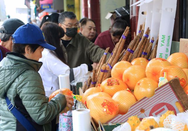 (260211) -- SAN FRANCISCO, Feb. 11, 2026 (Xinhua) -- People buy goods at the Chinatown in San Francisco, the United States, Feb. 10, 2026. (Photo by Liu Yilin/Xinhua)