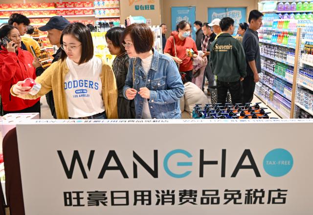 (260211) -- HAIKOU, Feb. 11, 2026 (Xinhua) -- Customers select goods at a daily consumer goods duty-free shop for island residents in Haikou, south China's Hainan, Feb. 11, 2026. The first batch of daily consumer goods duty-free shops for island residents in south China's Hainan Province opened on Wednesday.
   The layout for the first five daily consumer goods duty-free shops is three in Haikou, one in Sanya, and one in Danzhou.
   Each eligible resident is granted an annual duty-free shopping quota of 10,000 yuan (about 1,437 U.S. dollars), with no limit on the number of purchases. The policy covers daily necessities, including specified food and beverages, daily chemical products, household goods, and maternal and child supplies. (Xinhua/Guo Cheng)