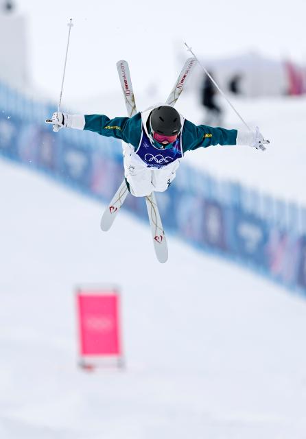 (260211) -- LIVIGNO, Feb. 11, 2026 (Xinhua) -- Charlotte Wilson of Australia competes during the freestyle skiing women's moguls qualification at the Milan-Cortina 2026 Olympic Winter Games in Livigno, Italy, Feb. 11, 2026. (Xinhua/Wang Peng)