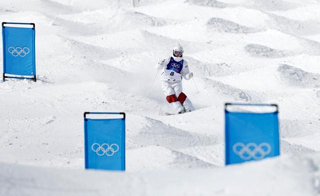 (260211) -- LIVIGNO, Feb. 11, 2026 (Xinhua) -- Avital Carroll of Austria competes during the freestyle skiing women's moguls qualification at the Milan-Cortina 2026 Olympic Winter Games in Livigno, Italy, Feb. 11, 2026. (Xinhua/Wang Peng)