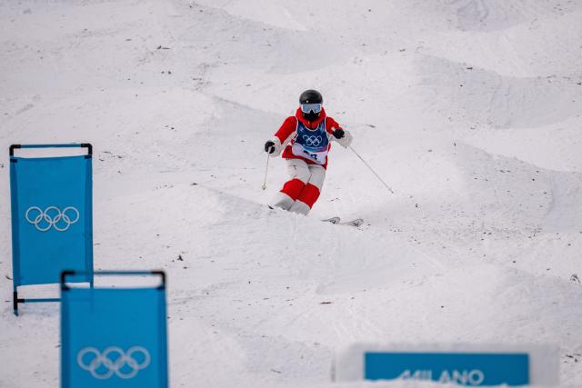 (260211) -- LIVIGNO, Feb. 11, 2026 (Xinhua) -- Li Ruilin of China competes during the freestyle skiing women's moguls qualification at the Milan-Cortina 2026 Olympic Winter Games in Livigno, Italy, Feb. 11, 2026. (Xinhua/Hu Chao)