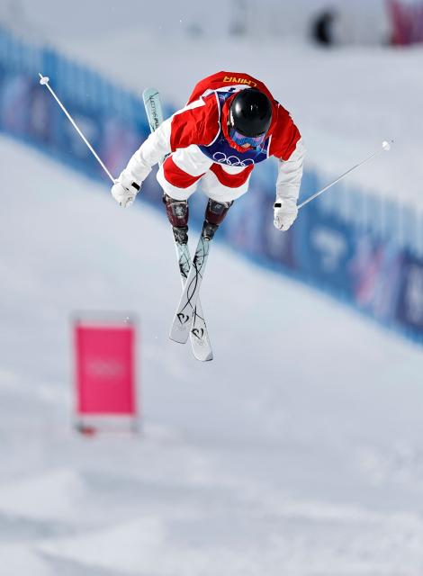 (260211) -- LIVIGNO, Feb. 11, 2026 (Xinhua) -- Yang Ya of China competes during the freestyle skiing women's moguls qualification at the Milan-Cortina 2026 Olympic Winter Games in Livigno, Italy, Feb. 11, 2026. (Xinhua/Wang Peng)