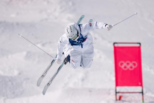 (260211) -- LIVIGNO, Feb. 11, 2026 (Xinhua) -- Jaelin Kauf of the United States competes during the freestyle skiing women's moguls qualification at the Milan-Cortina 2026 Olympic Winter Games in Livigno, Italy, Feb. 11, 2026. (Xinhua/Hu Chao)