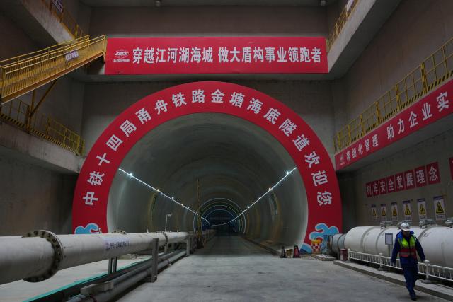 (260211) -- NINGBO, Feb. 11, 2026 (Xinhua) -- This photo taken on Feb. 11, 2026 shows the construction site of Jintang undersea tunnel of Ningbo-Zhoushan Railway in east China's Zhejiang Province. The Jintang undersea tunnel, stretching 16.18 km, is an important facility for the Yongzhou (Ningbo-Zhoushan) high-speed railway and is set to be the world's longest undersea high-speed railway tunnel upon completion.
  So far the "Yongzhou" shield tunneling machine has achieved a tunneling mileage exceeding 3,146 meters. (Xinhua/Huang Zongzhi)