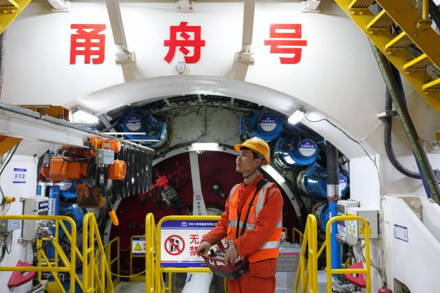 (260211) -- NINGBO, Feb. 11, 2026 (Xinhua) -- A technician works in the "Yongzhou" shield tunneling machine in the Jintang undersea tunnel of Ningbo-Zhoushan Railway in east China's Zhejiang Province, Feb. 11, 2026. The Jintang undersea tunnel, stretching 16.18 km, is an important facility for the Yongzhou (Ningbo-Zhoushan) high-speed railway and is set to be the world's longest undersea high-speed railway tunnel upon completion.
  So far the "Yongzhou" shield tunneling machine has achieved a tunneling mileage exceeding 3,146 meters. (Xinhua/Huang Zongzhi)