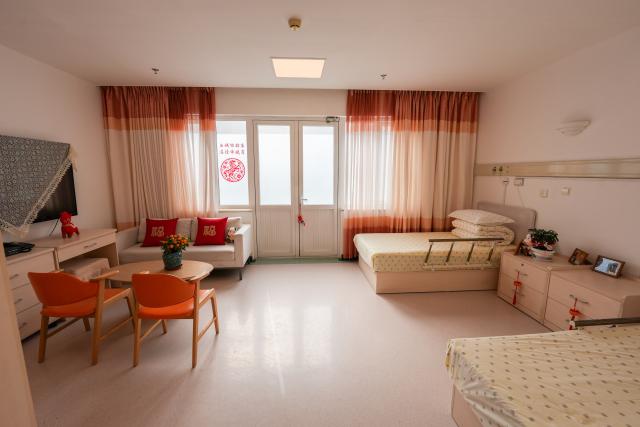 (260211) -- BEIJING, Feb. 11, 2026 (Xinhua) -- This photo taken on Feb. 10, 2026 shows a room at a senior care center in Beijing, capital of China. TO GO WITH "China Focus: Age-friendly facilities elevate life for China's seniors" (Xinhua/Xie Han)