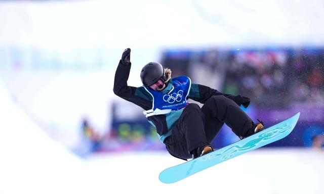 (260211) -- LIVIGNO, Feb. 11, 2026 (Xinhua) -- Kona Ettel of Germany competes during the snowboard women's halfpipe qualification at the Milan-Cortina 2026 Olympic Winter Games in Livigno, Italy, Feb. 11, 2026. (Xinhua/Wu Huiwo)