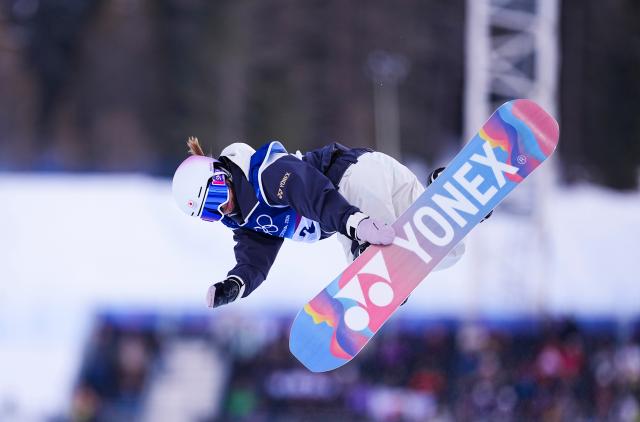(260211) -- LIVIGNO, Feb. 11, 2026 (Xinhua) -- Tomita Sena of Japan competes during the snowboard women's halfpipe qualification at the Milan-Cortina 2026 Olympic Winter Games in Livigno, Italy, Feb. 11, 2026. (Xinhua/Wu Huiwo)