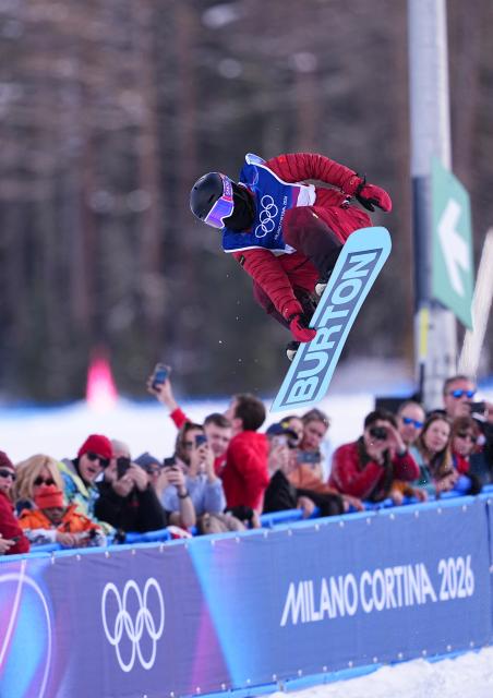 (260211) -- LIVIGNO, Feb. 11, 2026 (Xinhua) -- Cai Xuetong of China competes during the snowboard women's halfpipe qualification at the Milan-Cortina 2026 Olympic Winter Games in Livigno, Italy, Feb. 11, 2026. (Xinhua/Wu Huiwo)