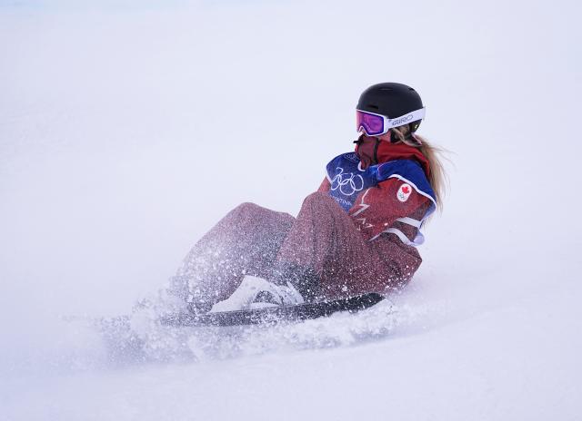 (260211) -- LIVIGNO, Feb. 11, 2026 (Xinhua) -- Brooke Dhondt of Canada competes during the snowboard women's halfpipe qualification at the Milan-Cortina 2026 Olympic Winter Games in Livigno, Italy, Feb. 11, 2026. (Xinhua/Wu Huiwo)