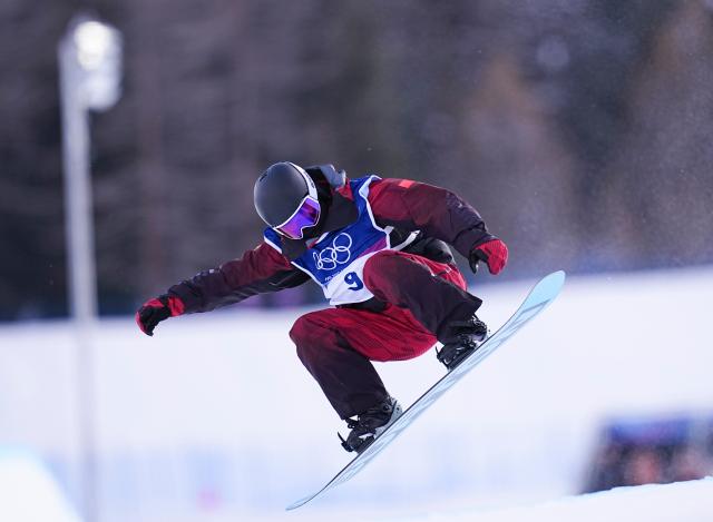 (260211) -- LIVIGNO, Feb. 11, 2026 (Xinhua) -- Wu Shaotong of China competes during the snowboard women's halfpipe qualification at the Milan-Cortina 2026 Olympic Winter Games in Livigno, Italy, Feb. 11, 2026. (Xinhua/Wu Huiwo)