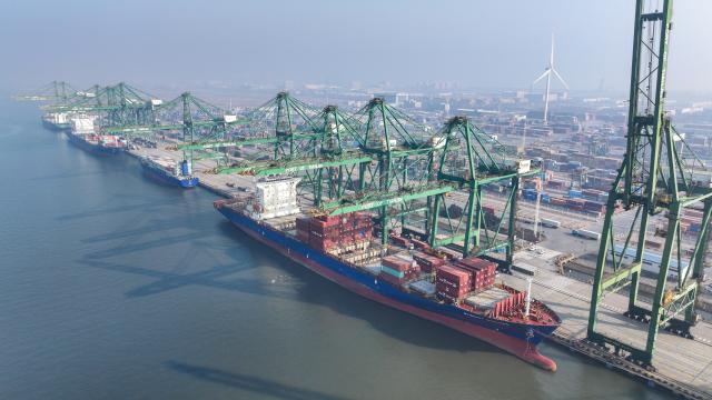 (260211) -- TIANJIN, Feb. 11, 2026 (Xinhua) -- A drone photo taken on Feb. 11, 2026 shows a cargo ship carrying over 2,500 tonnes of imported fresh produce berthed at Tianjin Port in Tianjin, north China. Various overseas fresh produce such as cherries, black tiger prawns and bananas transported through cold chain logistics arrived at the Tianjin Port before the Spring Festival. 
   To ensure efficient customs clearance, Tianjin Dongjiang border inspection station opened a green channel for the imported fresh produce, reducing the clearance time to guarantee the quick delivery of such products to supermarkets. (Xinhua/Sun Fanyue)