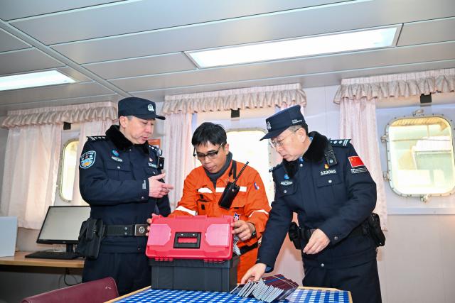 (260211) -- TIANJIN, Feb. 11, 2026 (Xinhua) -- Police officers from Tianjin Dongjiang border inspection station board a ship carrying fresh products to handle procedures for the crew in Tianjin, north China, on Feb. 11, 2026. Various overseas fresh produce such as cherries, black tiger prawns and bananas transported through cold chain logistics arrived at the Tianjin Port before the Spring Festival. 
   To ensure efficient customs clearance, Tianjin Dongjiang border inspection station opened a green channel for the imported fresh produce, reducing the clearance time to guarantee the quick delivery of such products to supermarkets. (Xinhua/Sun Fanyue)