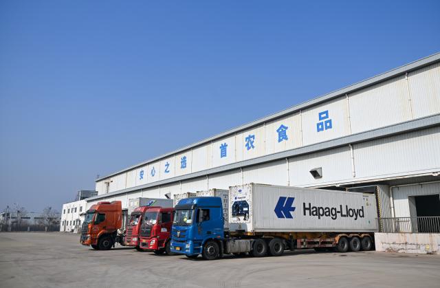 (260211) -- TIANJIN, Feb. 11, 2026 (Xinhua) -- Vehicles carrying imported fresh produce wait for inspection at a designated supervision site for imported meat of a foreign trade company, in Tianjin, north China, on Feb. 11, 2026. Various overseas fresh produce such as cherries, black tiger prawns and bananas transported through cold chain logistics arrived at the Tianjin Port before the Spring Festival. 
   To ensure efficient customs clearance, Tianjin Dongjiang border inspection station opened a green channel for the imported fresh produce, reducing the clearance time to guarantee the quick delivery of such products to supermarkets across the country. (Xinhua/Sun Fanyue)