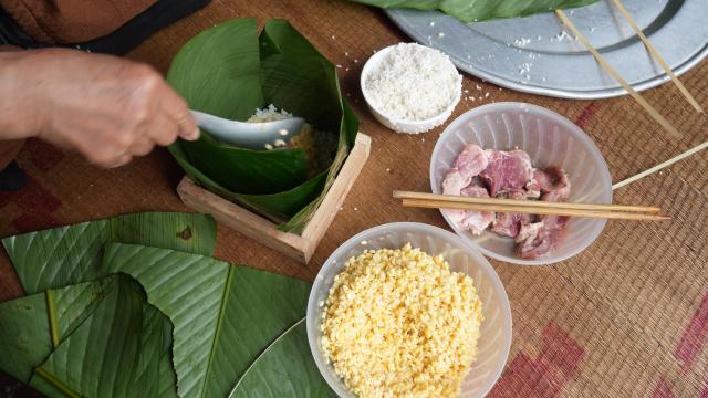 (260211) -- HANOI, Feb. 11, 2026 (Xinhua) -- A villager makes square glutinous rice cakes in Duong Lam of Hanoi, Vietnam, Feb. 9, 2026. TO GO WITH: "Feature: Ancient Vietnamese village opens doors for tourists to explore Lunar New Year customs" (Xinhua/Hu Jiali)