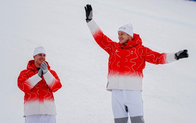 (260211) -- BORMIO, Feb. 11, 2026 (Xinhua) -- Gold medalist Franjo von Allmen (L) of Switzerland and bronze medalist Marco Odermatt of Switzerland react the alpine skiing men's Super-G at the Milan-Cortina 2026 Olympic Winter Games in Bormio, Italy, Feb. 11, 2026. (Xinhua/Yan Linyun)