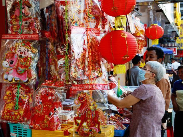 (260211) -- YANGON, Feb. 11, 2026 (Xinhua) -- A customer selects decorations for the upcoming Chinese New Year at a shop in Chinatown of Yangon, Myanmar, Feb. 11, 2026. (Xinhua/Myo Kyaw Soe)