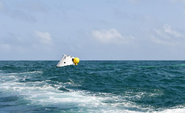 (260211) -- WENCHANG, Feb. 11, 2026 (Xinhua) -- This photo taken on Feb. 11, 2026 shows the return capsule of China's new-generation Mengzhou crewed spaceship in waters near Wenchang, south China's Hainan Province. A low-altitude demonstration and verification flight test for the Long March-10 carrier rocket and a maximum dynamic pressure abort flight test for the new-generation crewed spaceship system Mengzhou are successfully conducted at the Wenchang Spacecraft Launch Site in south China's Hainan Province on Wednesday. (Xinhua/Yang Guanyu)