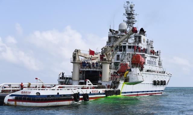 (260211) -- WENCHANG, Feb. 11, 2026 (Xinhua) -- A rescue ship lifts the return capsule of China's new-generation Mengzhou crewed spaceship, Feb. 11, 2026. A low-altitude demonstration and verification flight test for the Long March-10 carrier rocket and a maximum dynamic pressure abort flight test for the new-generation crewed spaceship system Mengzhou are successfully conducted at the Wenchang Spacecraft Launch Site in south China's Hainan Province on Wednesday. (Xinhua/Yang Guanyu)