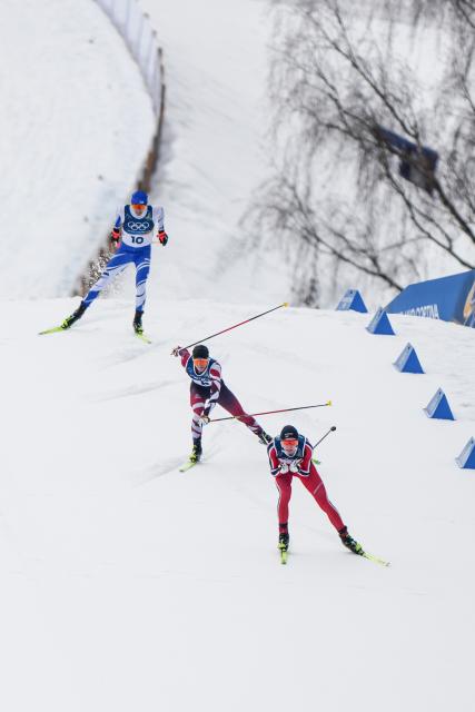 (260211) -- TESERO, Feb. 11, 2026 (Xinhua) -- Jens Luraas Oftebro (front) of Norway competes during the Cross-Country competition of Nordic Combined Individual Gundersen Normal Hill/10km at the Milan-Cortina 2026 Olympic Winter Games in Tesero, Italy, Feb. 11, 2026. (Xinhua/Peng Ziyang)