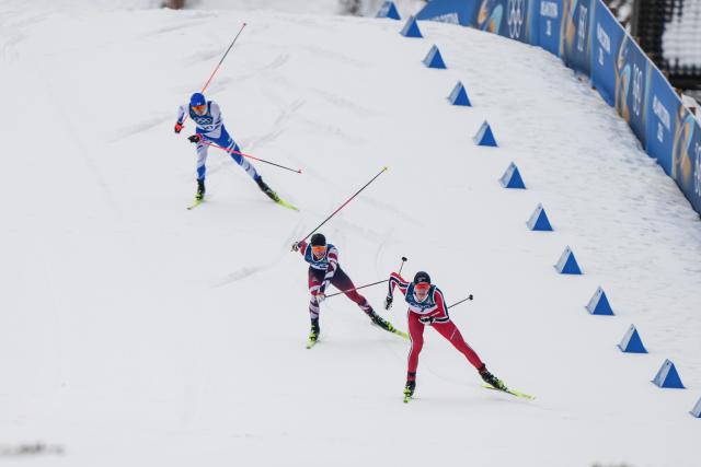 (260211) -- TESERO, Feb. 11, 2026 (Xinhua) -- Jens Luraas Oftebro (front) of Norway competes during the Cross-Country competition of Nordic Combined Individual Gundersen Normal Hill/10km at the Milan-Cortina 2026 Olympic Winter Games in Tesero, Italy, Feb. 11, 2026. (Xinhua/Peng Ziyang)