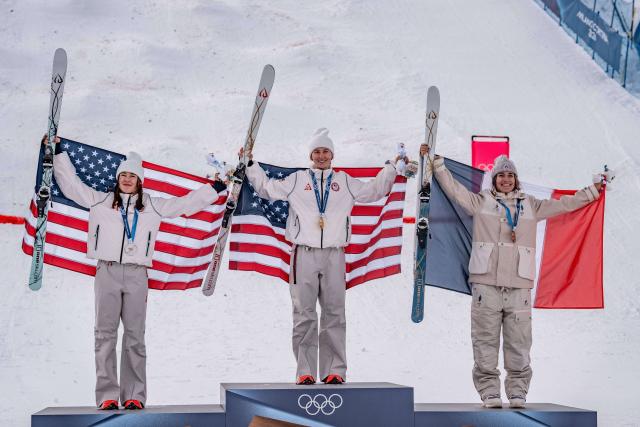 (260211) -- LIVIGNO, Feb. 11, 2026 (Xinhua) -- Gold medalist Elizabeth Lemley (C) of the United States, silver medalist Jaelin Kauf (L) of the United States and bronze medalist Perrine Laffont of France pose for a photo during the awarding ceremony after the freestyle skiing women's moguls final at the Milan-Cortina 2026 Olympic Winter Games in Livigno, Italy, Feb. 11, 2026. (Xinhua/Hu Chao)