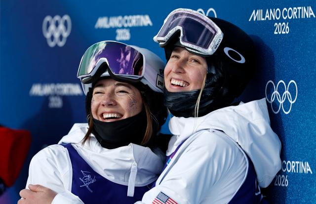 (260211) -- LIVIGNO, Feb. 11, 2026 (Xinhua) -- Elizabeth Lemley (R) and Jaelin Kauf of the United States celebrate after the freestyle skiing women's moguls final at the Milan-Cortina 2026 Olympic Winter Games in Livigno, Italy, Feb. 11, 2026. (Xinhua/Wang Peng)