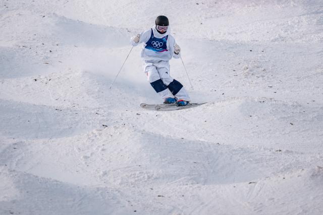 (260211) -- LIVIGNO, Feb. 11, 2026 (Xinhua) -- Elizabeth Lemley of the United States competes during the freestyle skiing women's moguls final at the Milan-Cortina 2026 Olympic Winter Games in Livigno, Italy, Feb. 11, 2026. (Xinhua/Hu Chao)
