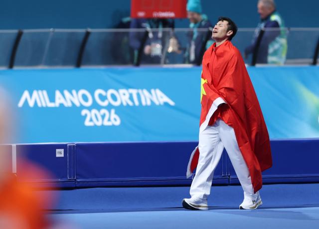 (260211) -- MILAN, Feb. 11, 2026 (Xinhua) -- Ning Zhongyan of China celebrates after the speed skating men's 1000m competition at the Milan-Cortina 2026 Olympic Winter Games in Milan, Italy, Feb. 11, 2026. (Xinhua/Du Xiaoyi)