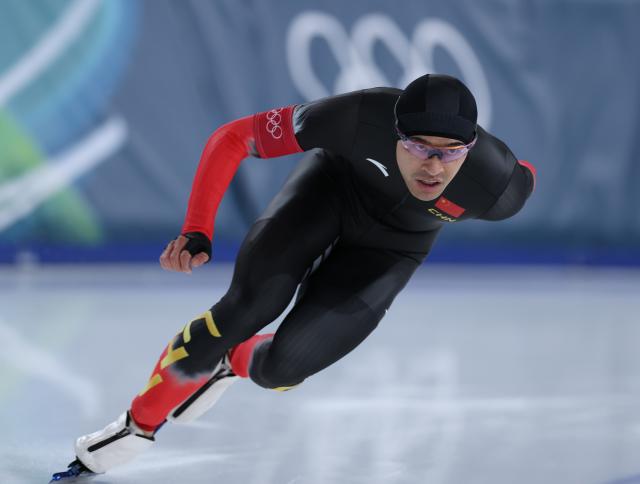 (260211) -- MILAN, Feb. 11, 2026 (Xinhua) -- Ning Zhongyan of China competes during the speed skating men's 1000m competition at the Milan-Cortina 2026 Olympic Winter Games in Milan, Italy, Feb. 11, 2026. (Xinhua/Du Xiaoyi)