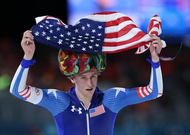 (260211) -- MILAN, Feb. 11, 2026 (Xinhua) -- Jordan Stolz of the United States celebrates after the speed skating men's 1000m competition at the Milan-Cortina 2026 Olympic Winter Games in Milan, Italy, Feb. 11, 2026. (Xinhua/Li Jing)