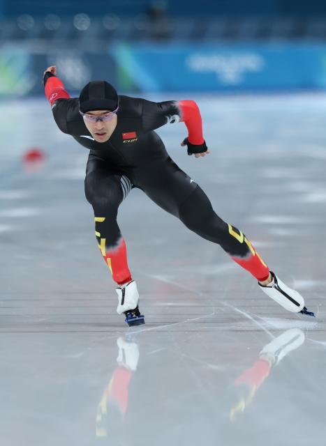 (260211) -- MILAN, Feb. 11, 2026 (Xinhua) -- Ning Zhongyan of China competes during the speed skating men's 1000m competition at the Milan-Cortina 2026 Olympic Winter Games in Milan, Italy, Feb. 11, 2026. (Xinhua/Li Jing)