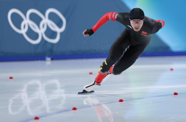 (260211) -- MILAN, Feb. 11, 2026 (Xinhua) -- Ning Zhongyan of China competes during the speed skating men's 1000m competition at the Milan-Cortina 2026 Olympic Winter Games in Milan, Italy, Feb. 11, 2026. (Xinhua/Du Xiaoyi)
