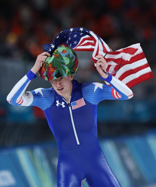 (260211) -- MILAN, Feb. 11, 2026 (Xinhua) -- Jordan Stolz of the United States celebrates after the speed skating men's 1000m competition at the Milan-Cortina 2026 Olympic Winter Games in Milan, Italy, Feb. 11, 2026. (Xinhua/Li Jing)