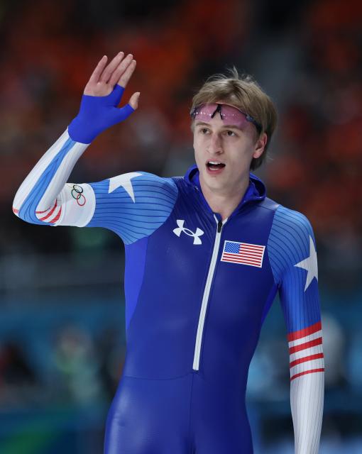 (260211) -- MILAN, Feb. 11, 2026 (Xinhua) -- Jordan Stolz of the United States waves after the speed skating men's 1000m competition at the Milan-Cortina 2026 Olympic Winter Games in Milan, Italy, Feb. 11, 2026. (Xinhua/Li Jing)